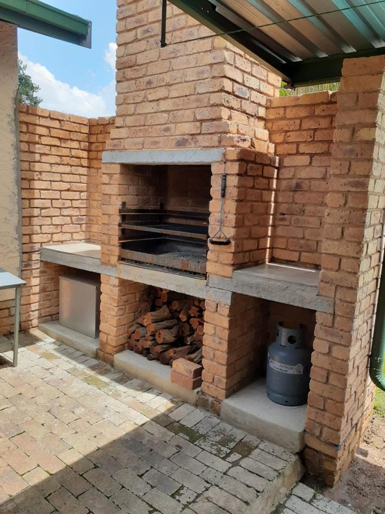 Built-in braai — foundation and brickwork